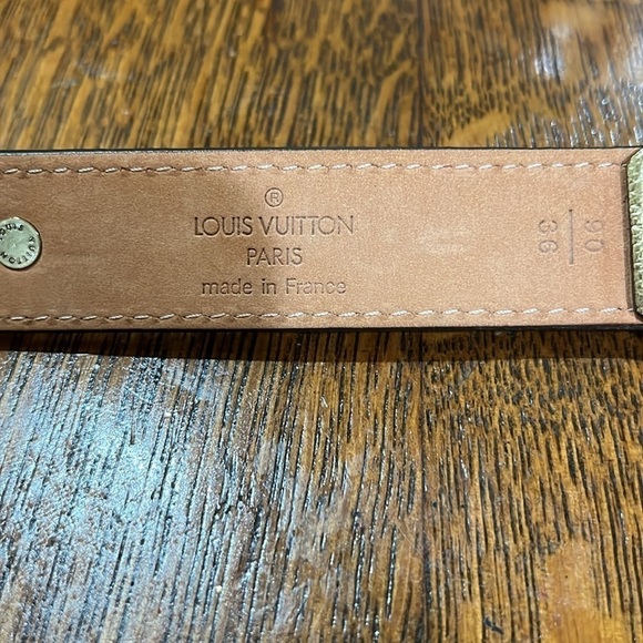 Authentic Louis Vuitton, gold leather belt, studded like new size 36 - Picture 3 of 4